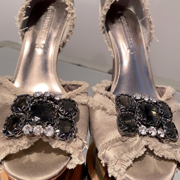 BCBG peep toe vintage satin pump - Picture 3 of 9